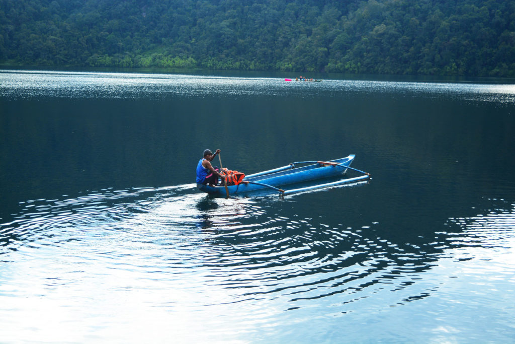 LAKE HOLON: DIY Budget Travel Guide + Itinerary 2023